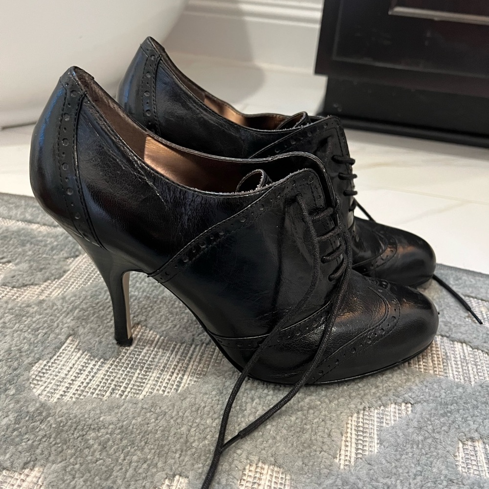 Harry Hotter lace up one tone spectator heel.